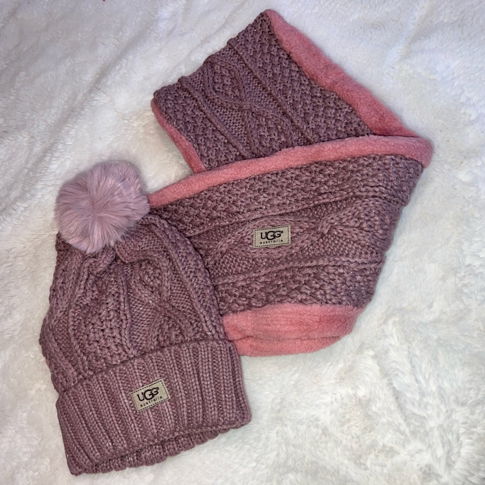 ❄️❄️❄️UGG HAT & SCARF❄️❄️❄️